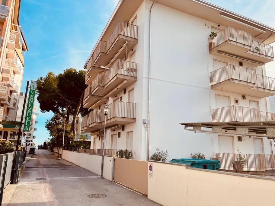 Appartamento Soyus 10 Lido di Jesolo Buitenkant foto