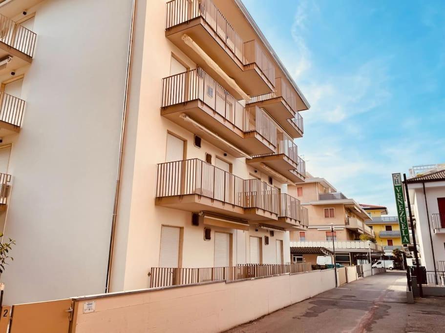 Appartamento Soyus 10 Lido di Jesolo Buitenkant foto